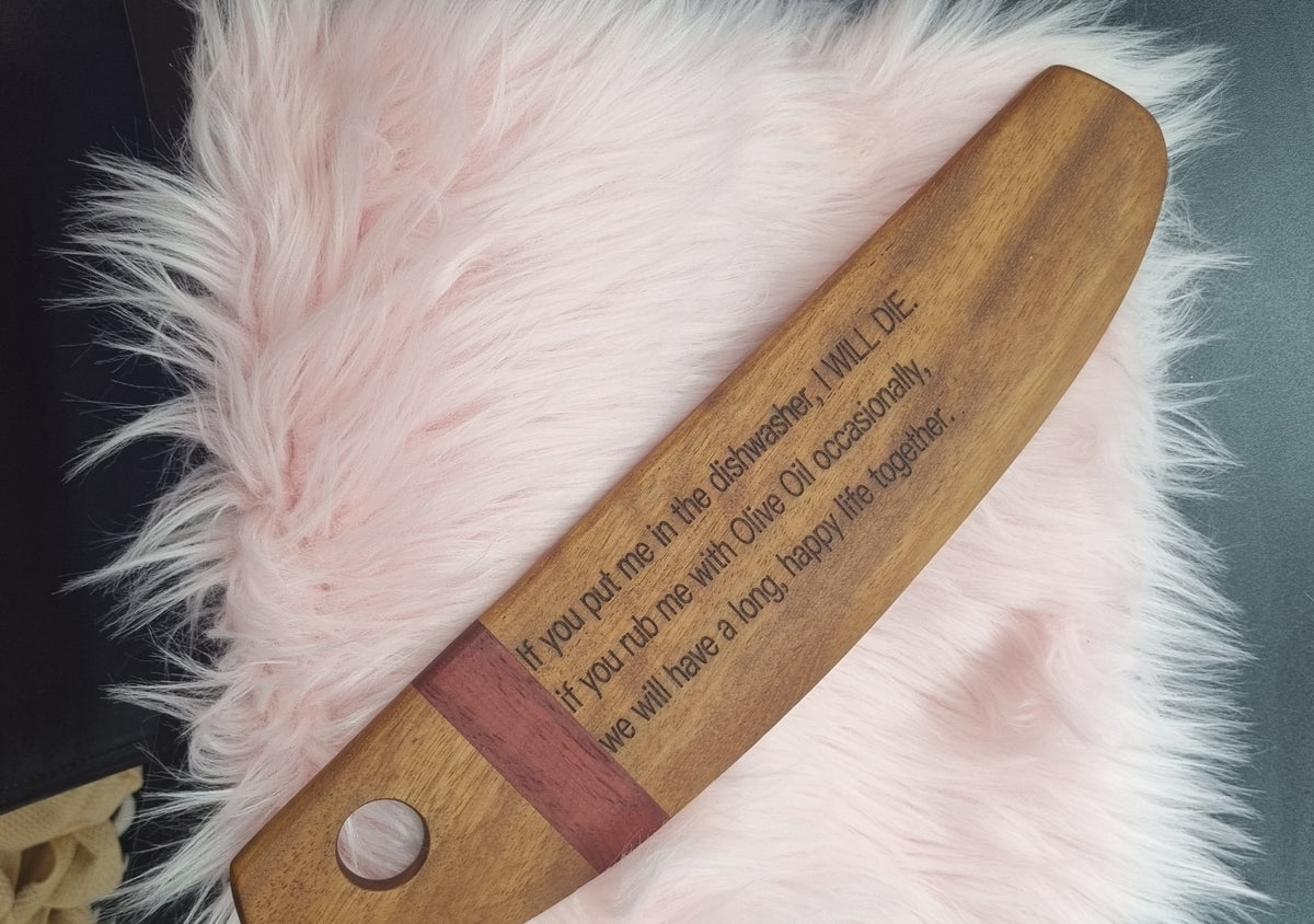 🍕 Funny Engraved Wooden Pizza Cutter – Dishwasher Warning